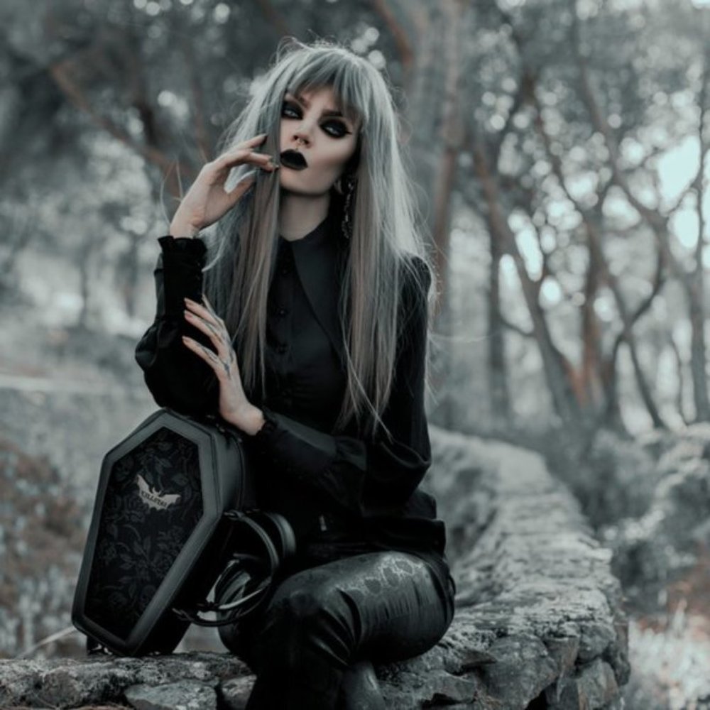 Killstar Vampire's Kiss BLACK Coffin Handbag nwt - Picture 3 of 15